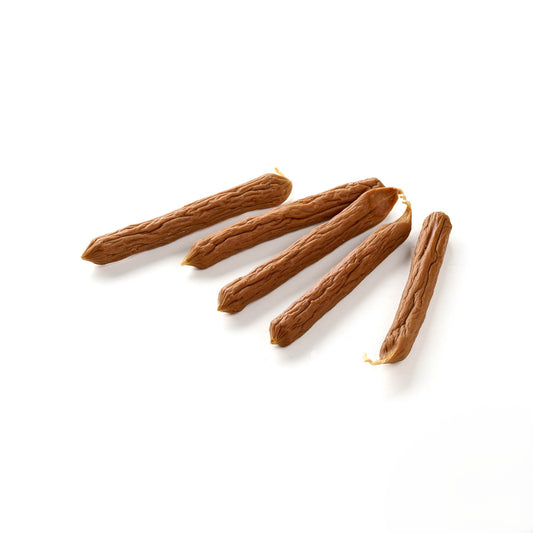 Natürliche Bockwurst aus Rind für Hunde – 97% Rindfleisch, 3% Tapioka, ohne chemische Zusätze. Weiche Konsistenz, ideal als Leckerli beim Training oder Spaziergang. Hochwertiger, getrockneter Hundesnack.